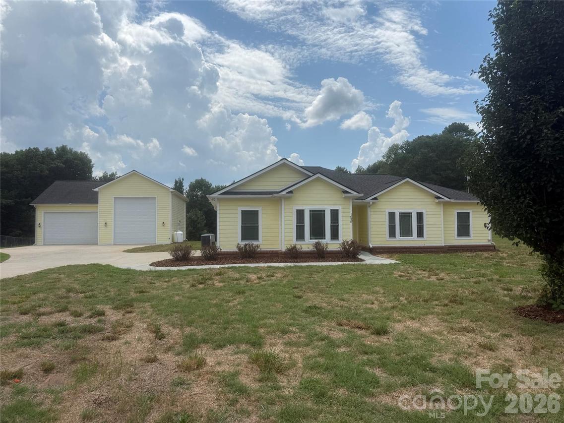 1038 Steel Bridge Rd., Mooresboro, NC 28114