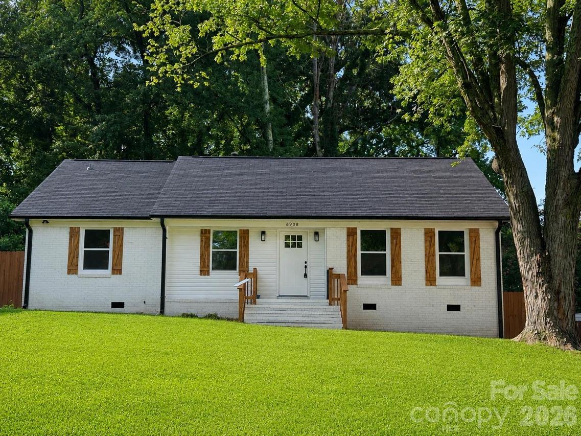 6908 Ludwig Dr., Charlotte, NC 28215