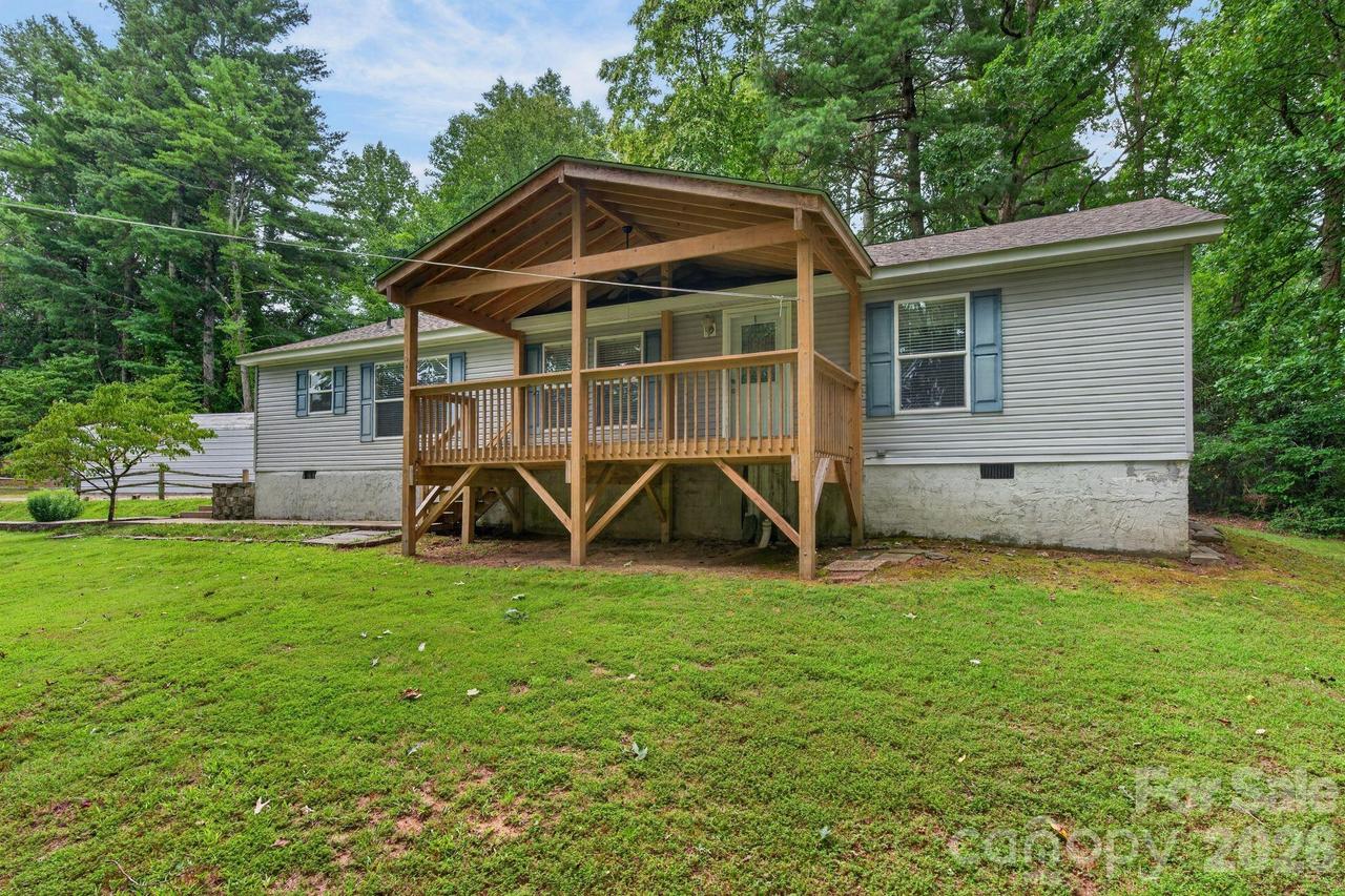 146 Banks View Ln., Hendersonville, NC 28792