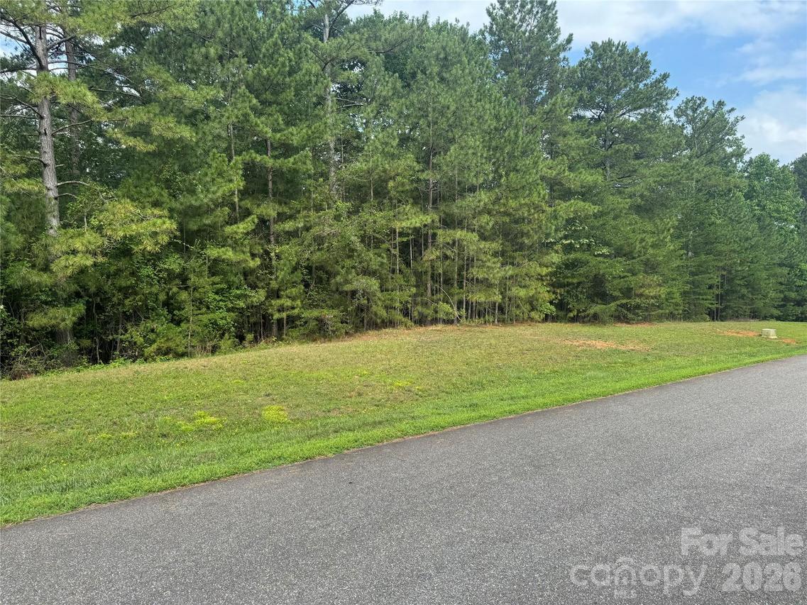205 Riverwalk Dr., Connelly Springs, NC 28612