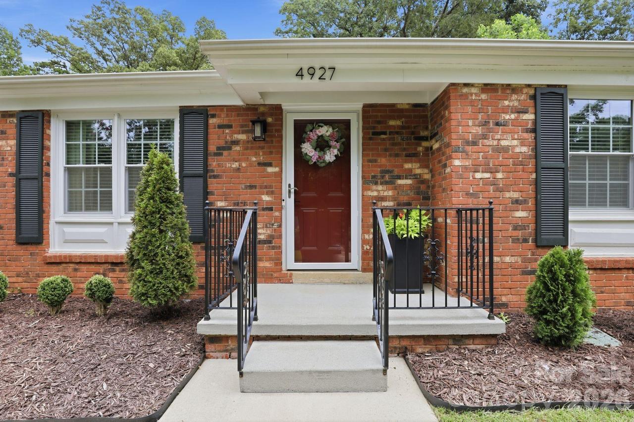 4927 Farm Pond Ln., Charlotte, NC 28212