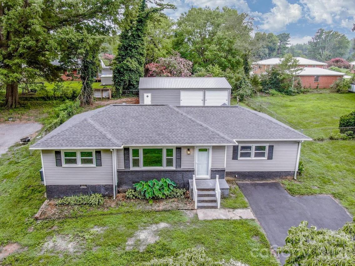 1317 Meadowbrook Cir., Salisbury, NC 28144