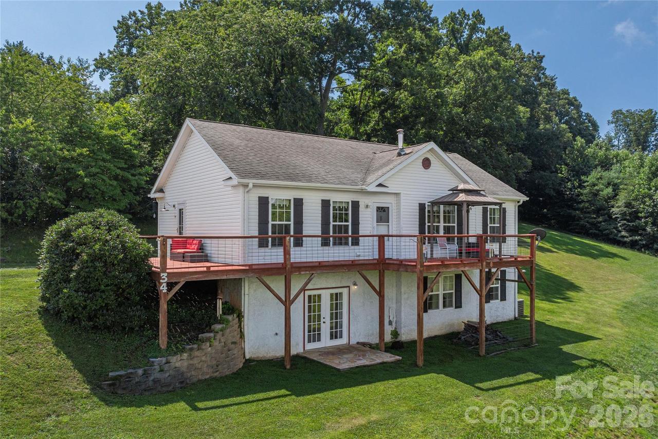 34 Joy Hughes Ln., Leicester, NC 28748