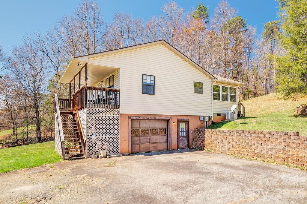 216 Pickens Rd., Weaverville, NC 28787