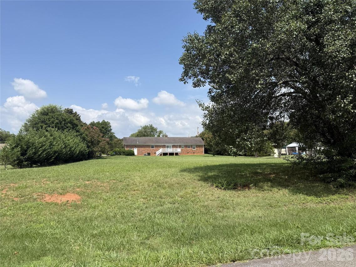 325 Thistle Ln., Statesville, NC 28625