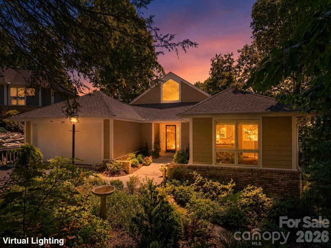 210 Claymoor Ct., Flat Rock, NC 28731