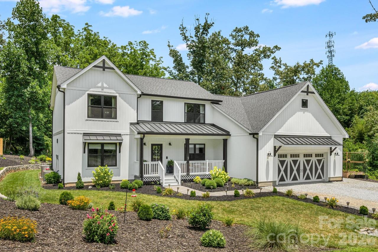 67 Apple Meadow Ct., Hendersonville, NC 28739