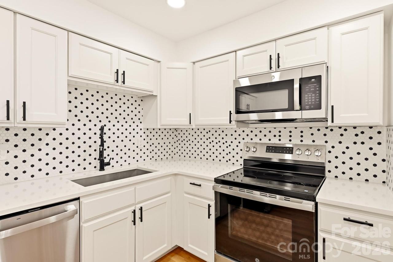 1936 Lakedell Dr., Charlotte, NC 28215