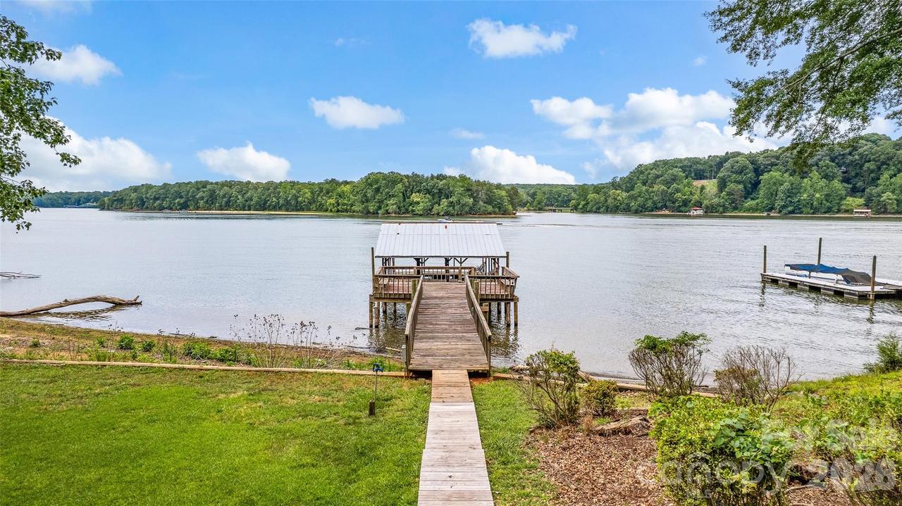 158 Wildwood Trail Dr., Statesville, NC 28677