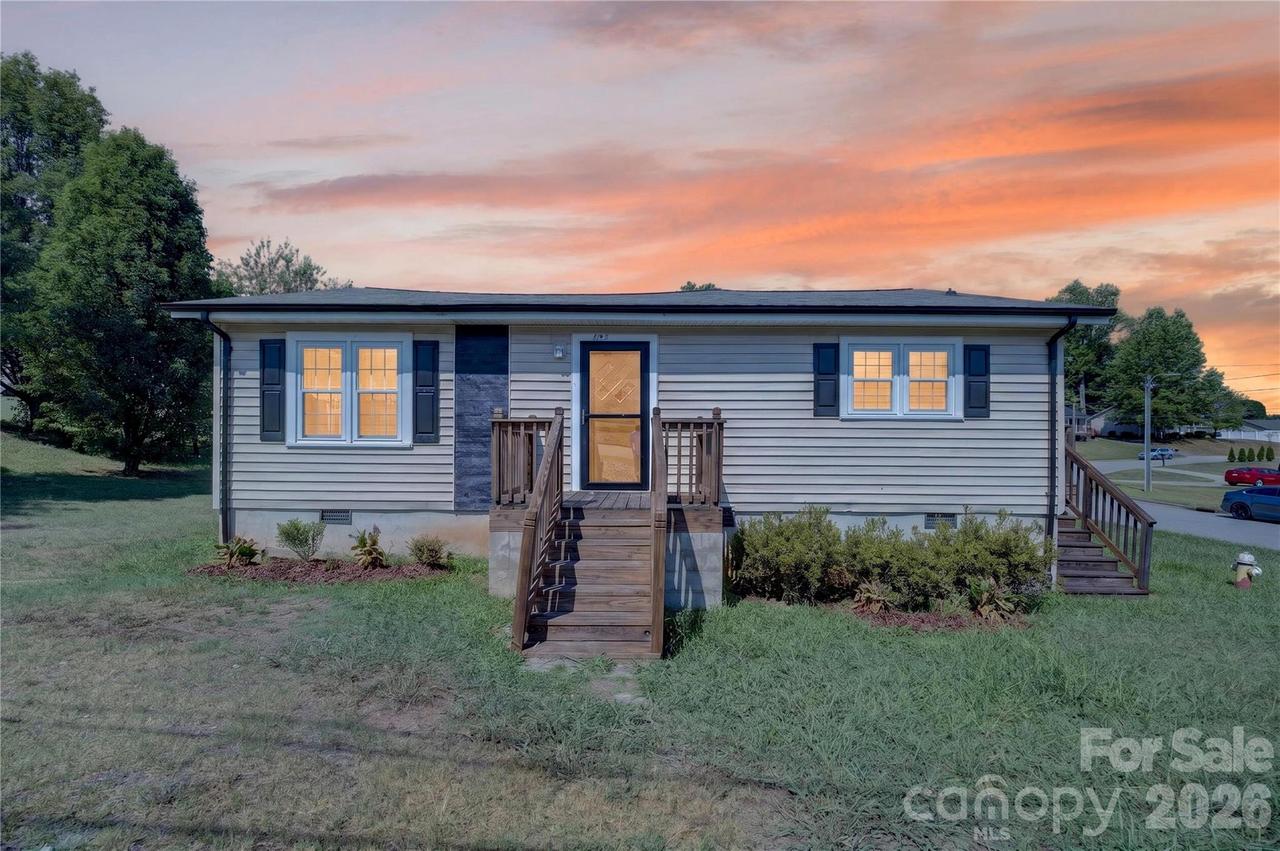 893 7th Street Dr., Hickory, NC 28602