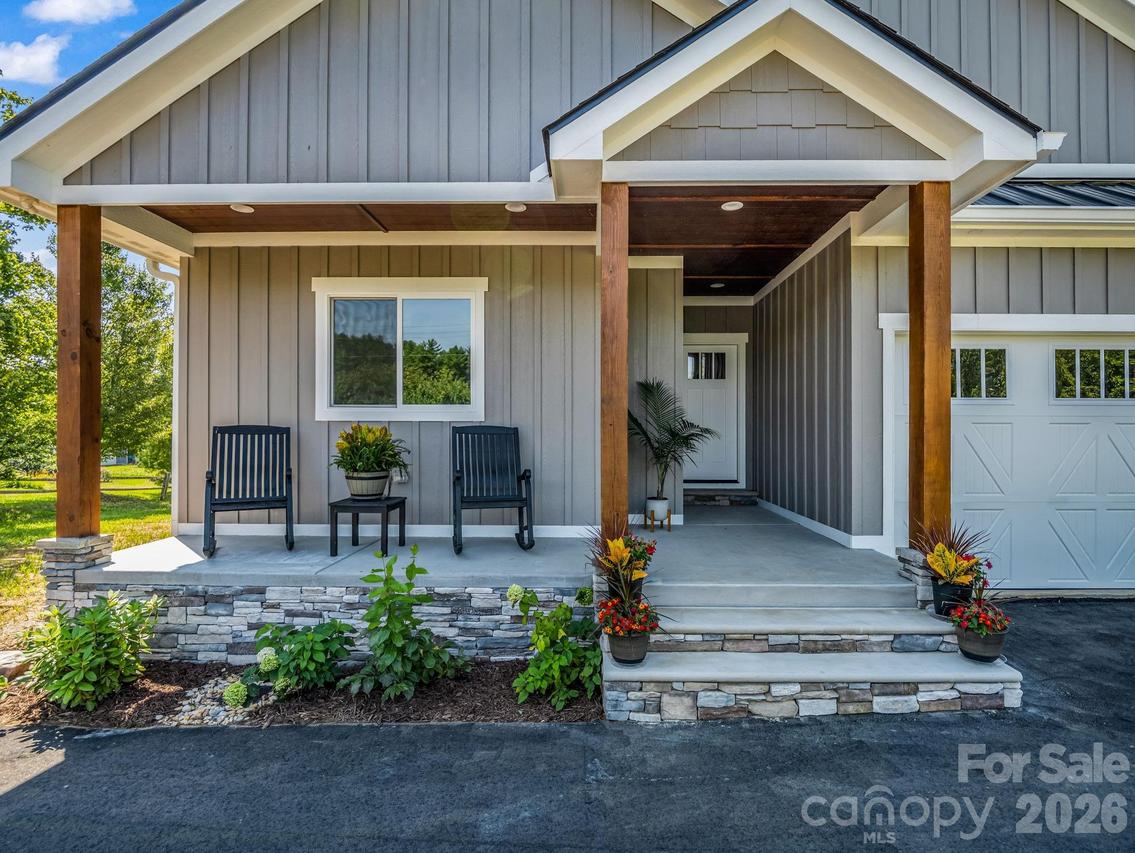 120 Grandview Ln., Hendersonville, NC 28791