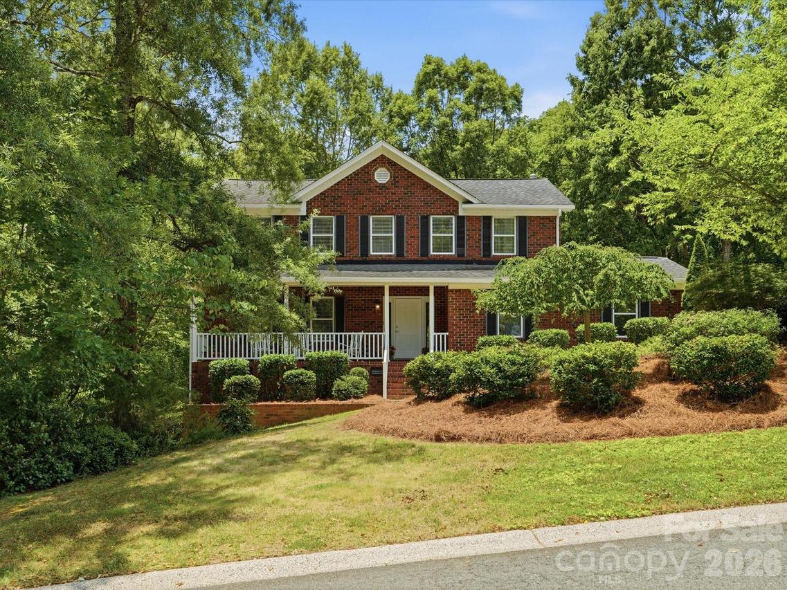 419 Whitefriars Ln., Matthews, NC 28105