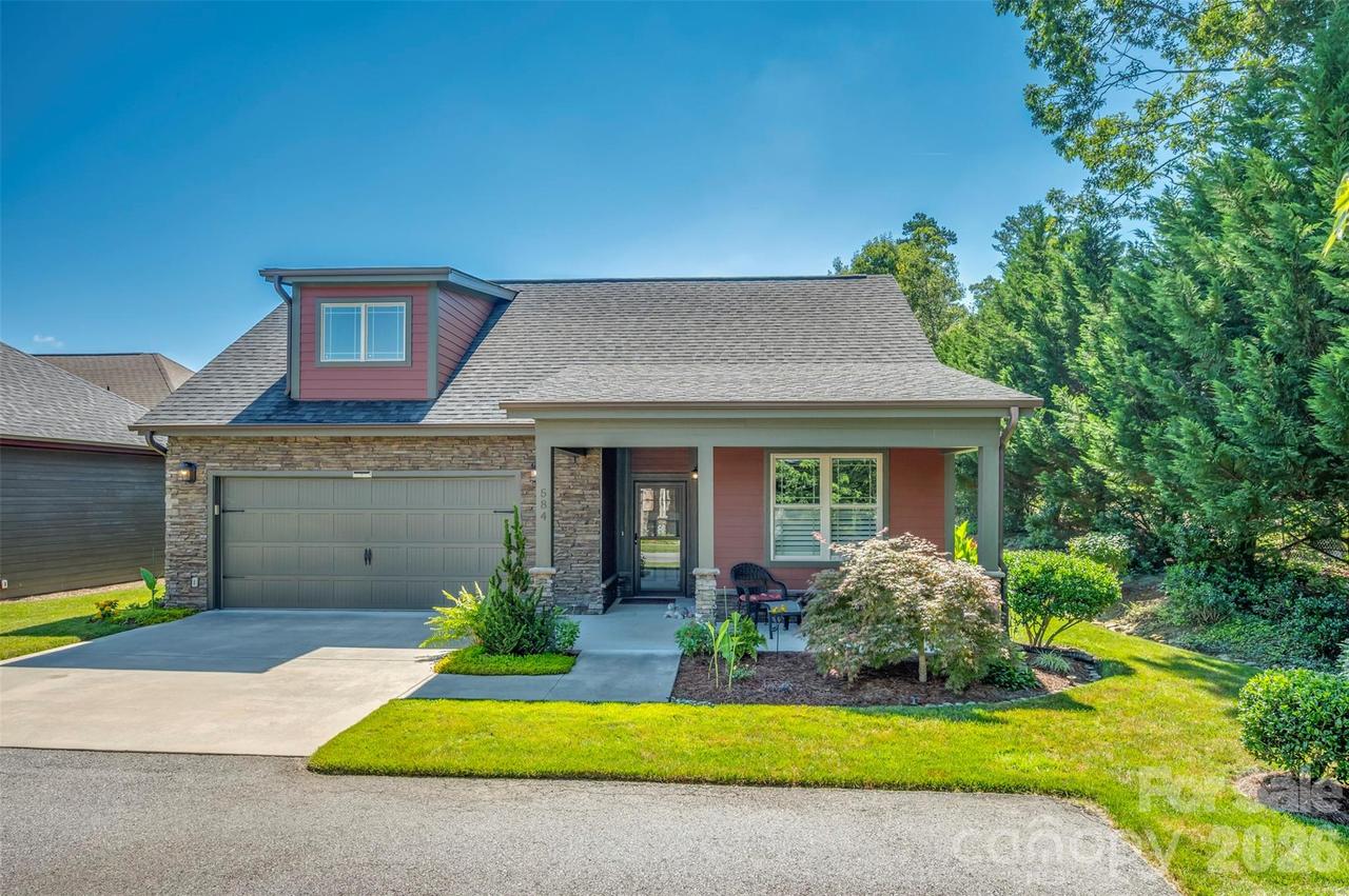 584 Summerfield Pl., Flat Rock, NC 28731