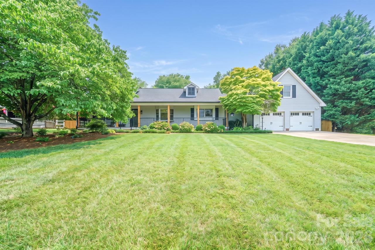 567 Canvasback Rd., Mooresville, NC 28117