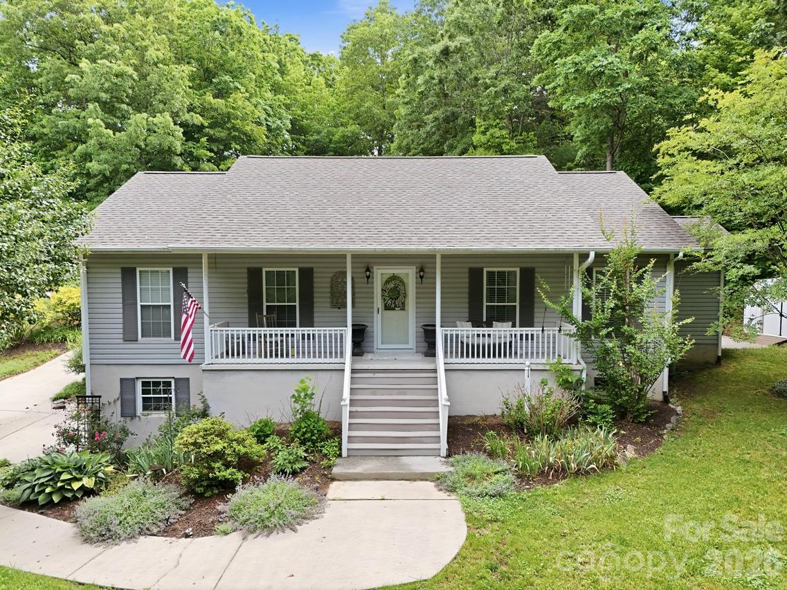124 Lytle Cove Rd., Swannanoa, NC 28778
