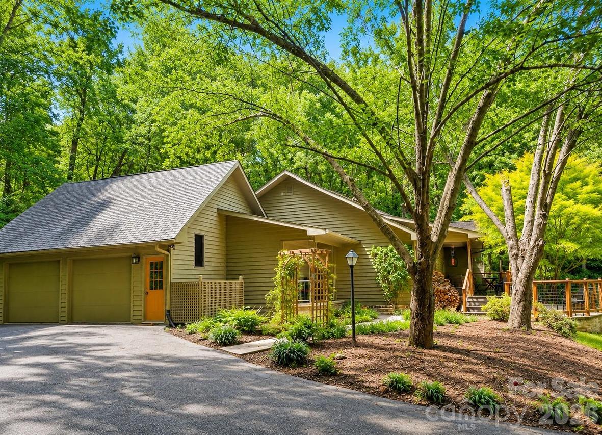 18 Rollingwood Rd., Asheville, NC 28805