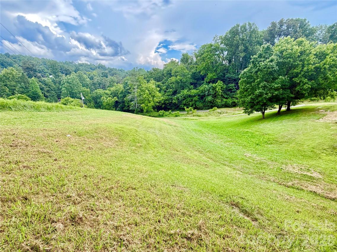 100 Sprouse Town Rd., Weaverville, NC 28787
