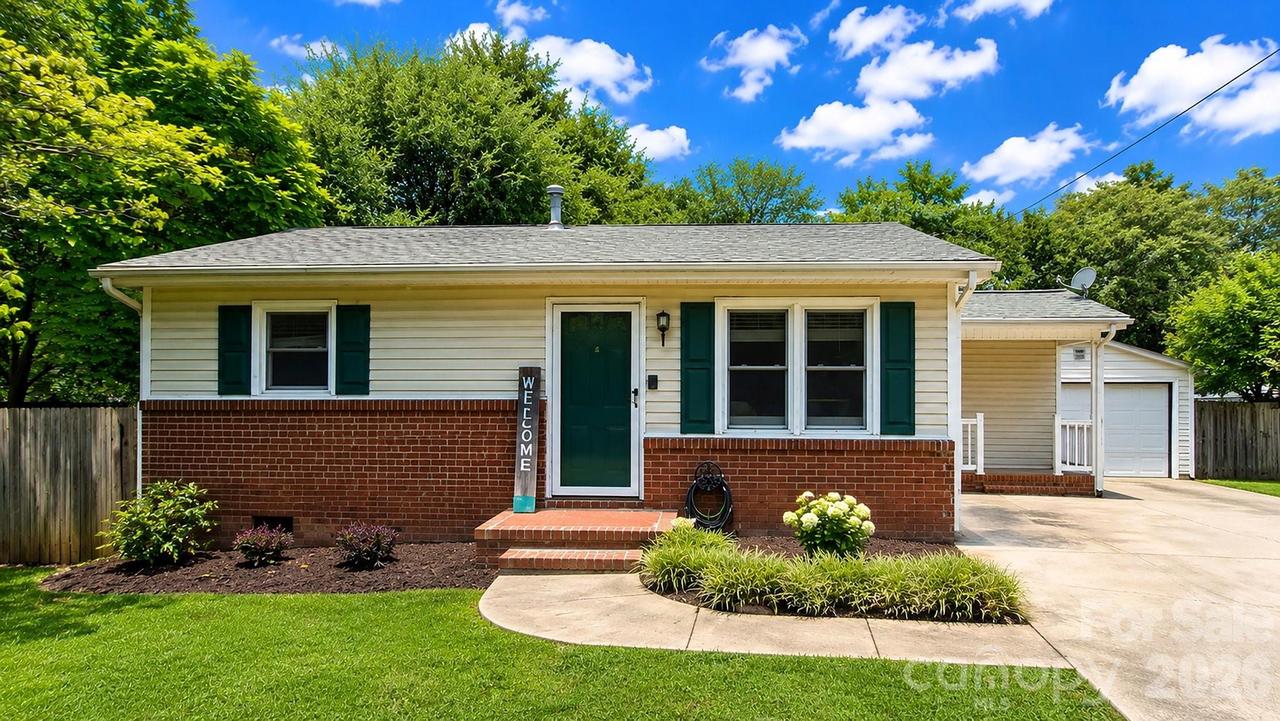5313 Clearwater Lake Rd., Mount Holly, NC 28120