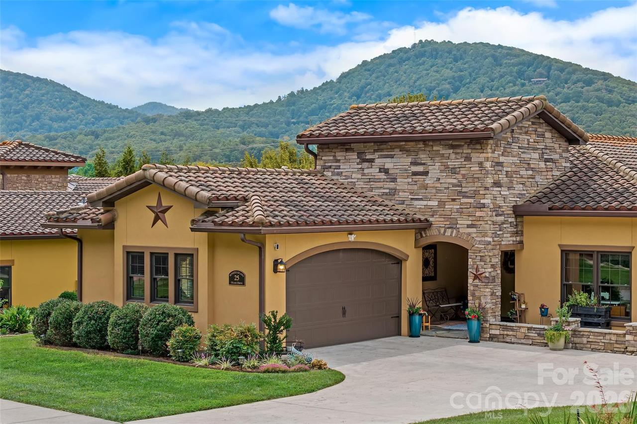 25 Ocaso Dr., Asheville, NC 28806