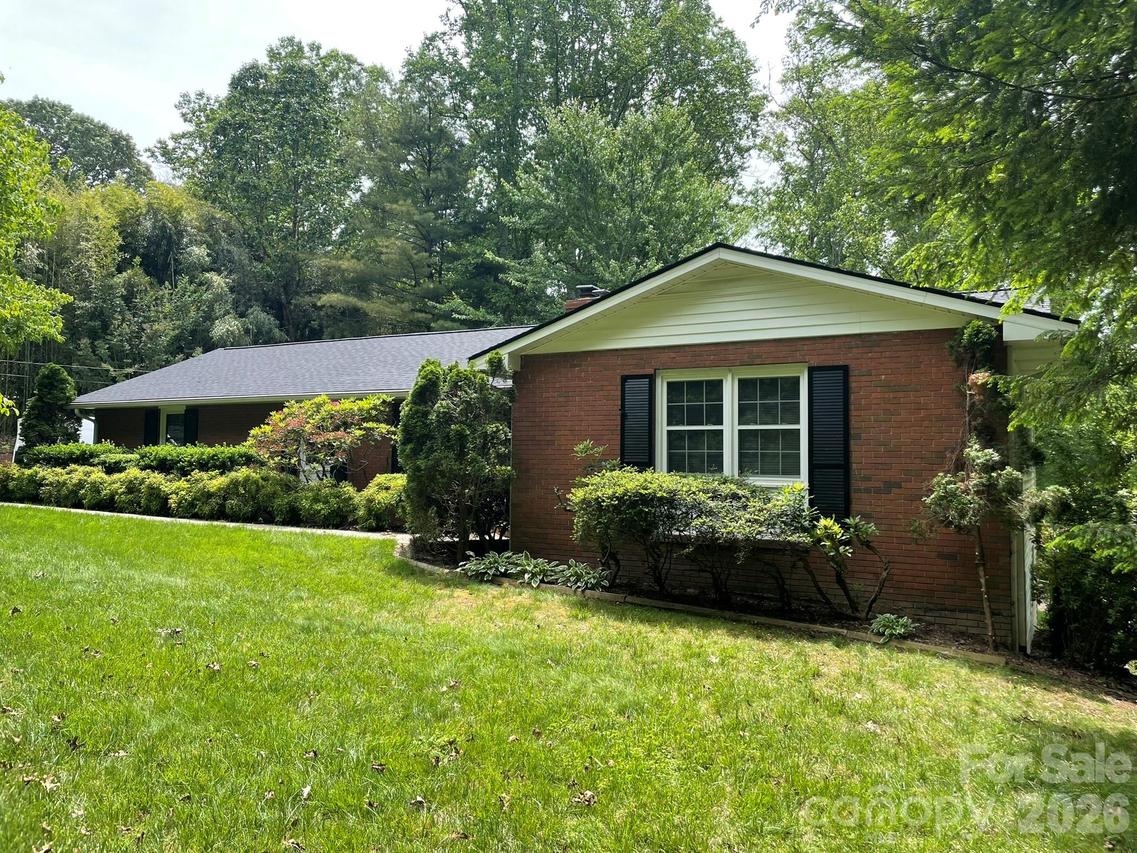 38 Westridge Dr., Asheville, NC 28803