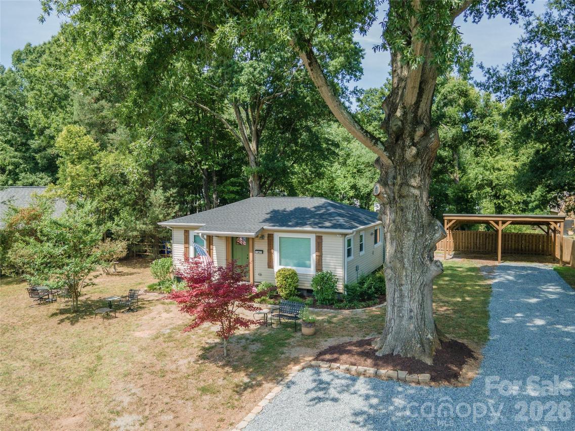 1105 Young St., Mooresville, NC 28115