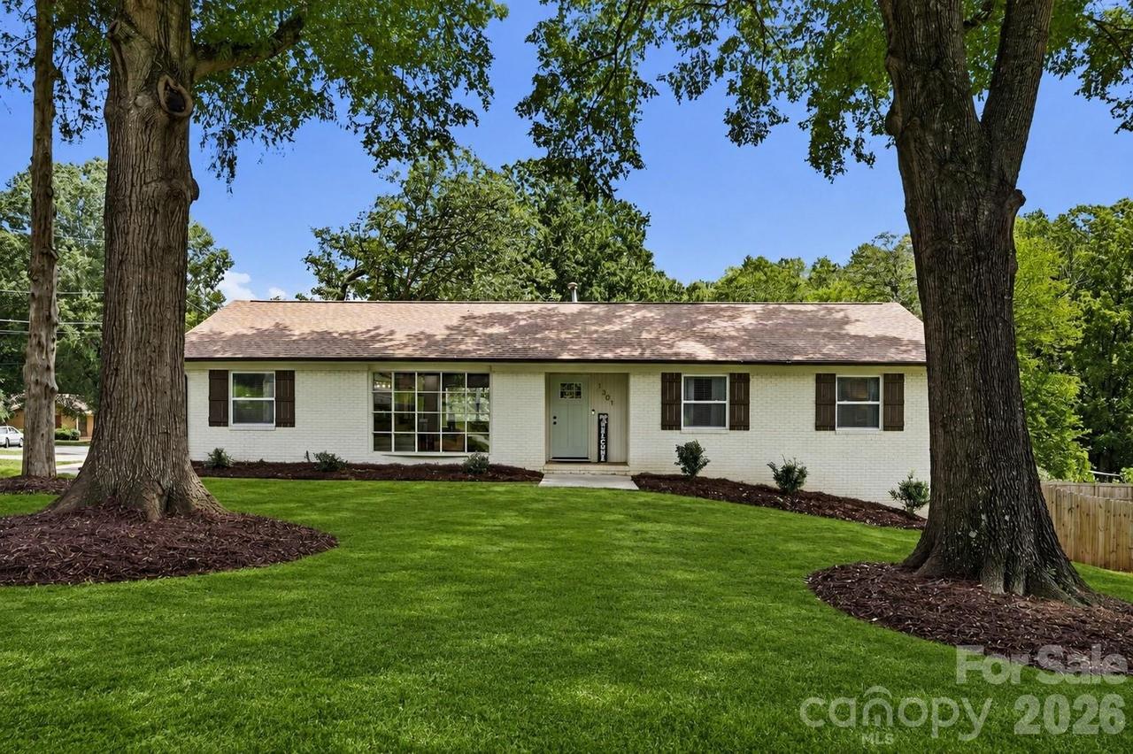 1301 Manchester Ln., Charlotte, NC 28227