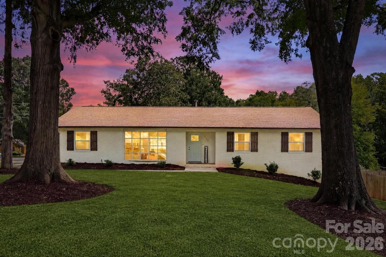 1301 Manchester Ln., Charlotte, NC 28227