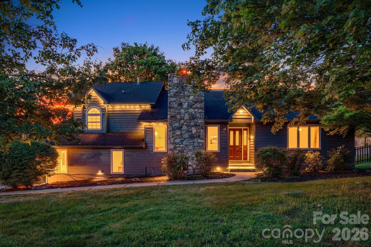 2 Jaks Ridge Dr., Asheville, NC 28805