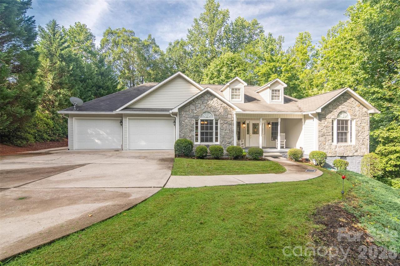 30 Brookside Dr., Columbus, NC 28722