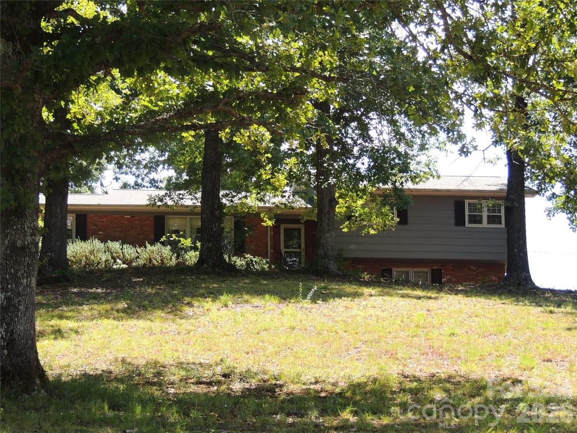 632 Rock Corner Rd., Forest City, NC 28043