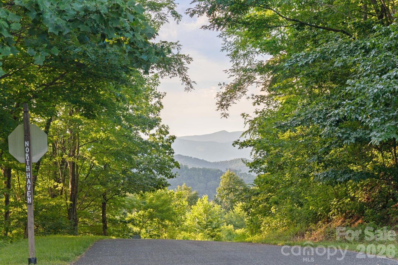 1915 Creston Dr., Black Mountain, NC 28711