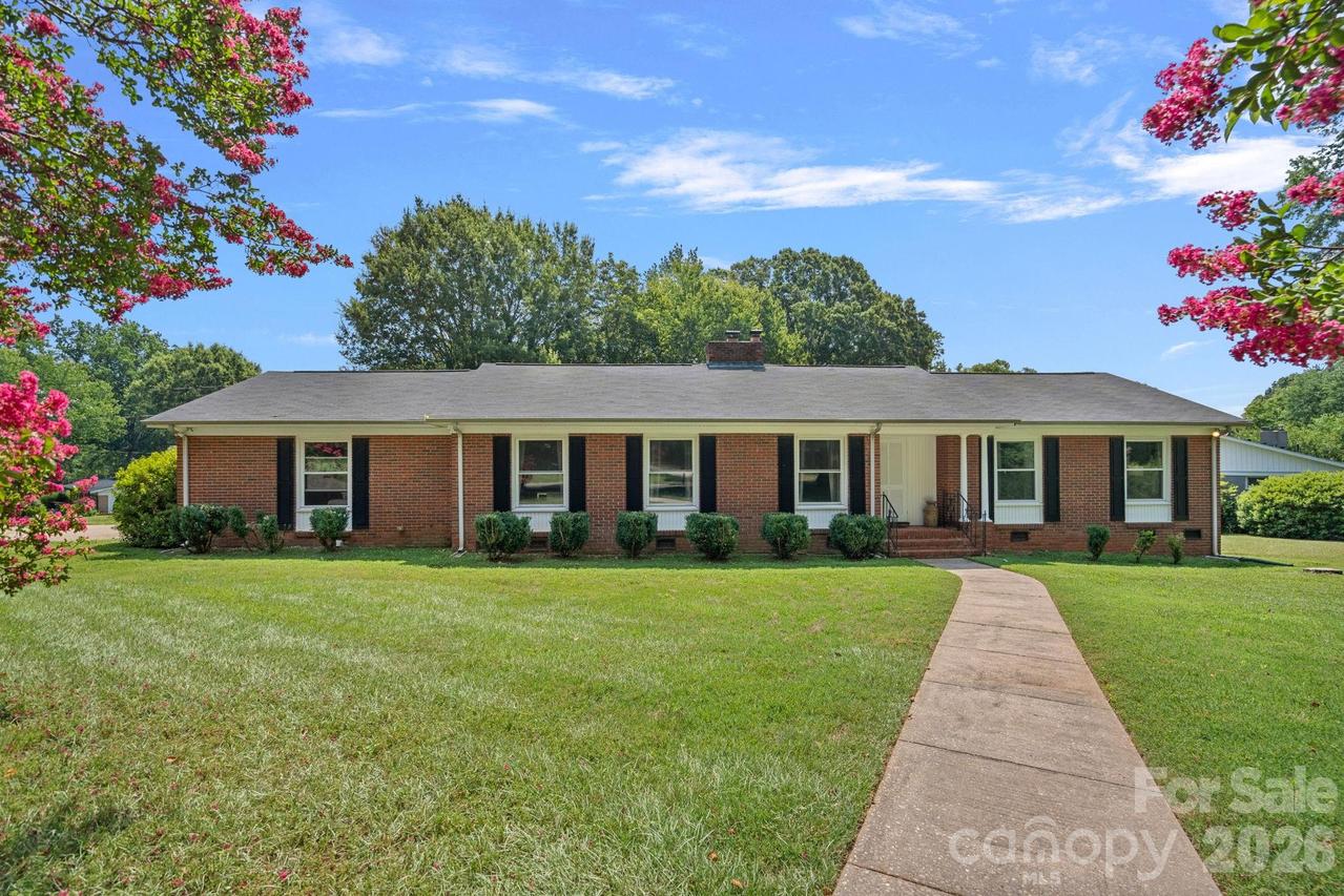 1600 Woodberry Rd., Charlotte, NC 28212