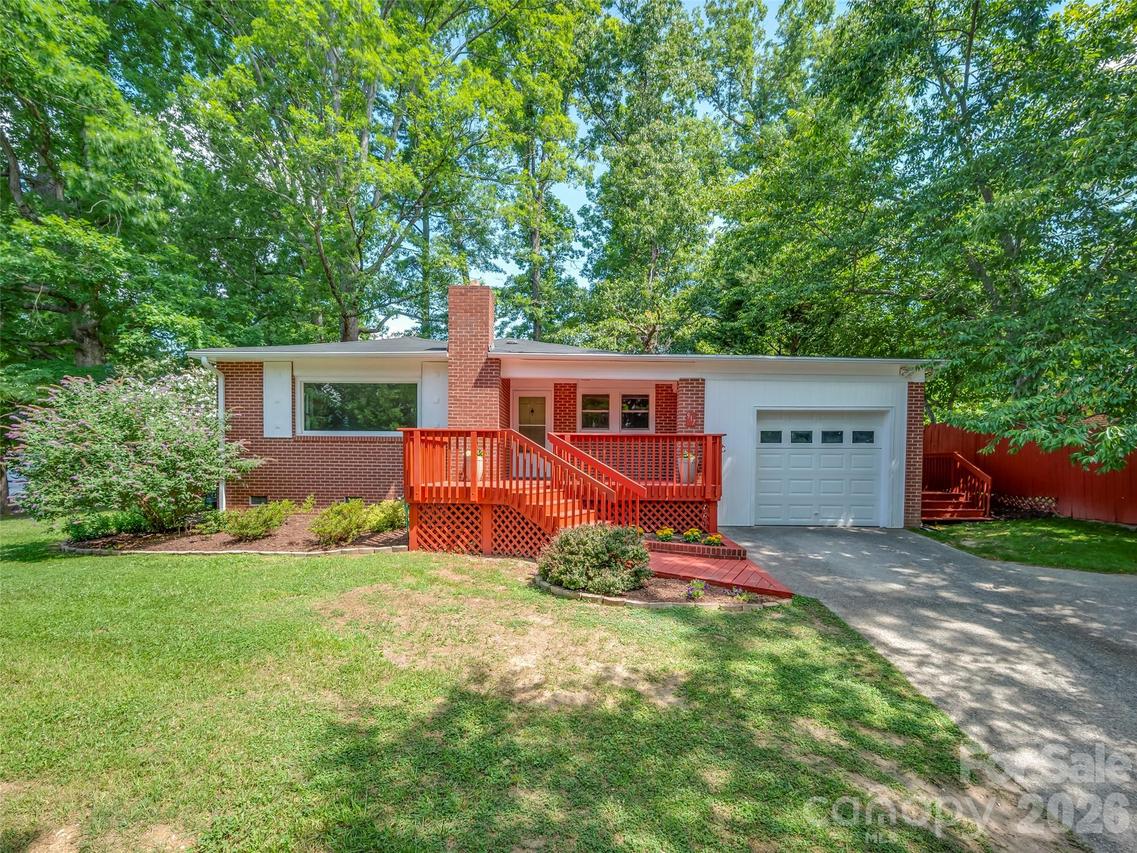 917 W Blue Ridge Rd., East Flat Rock, NC 28726