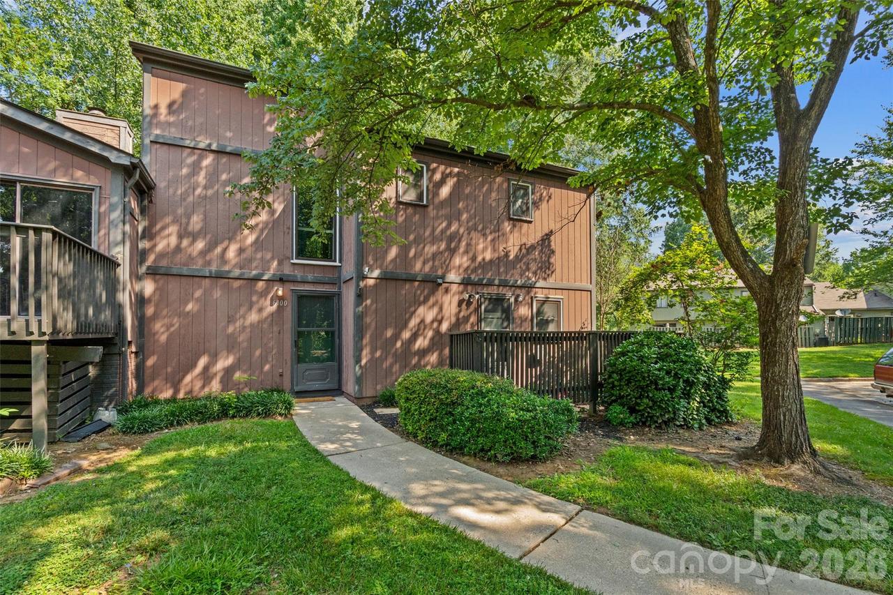 6100 Honeysuckle Ln., Charlotte, NC 28212