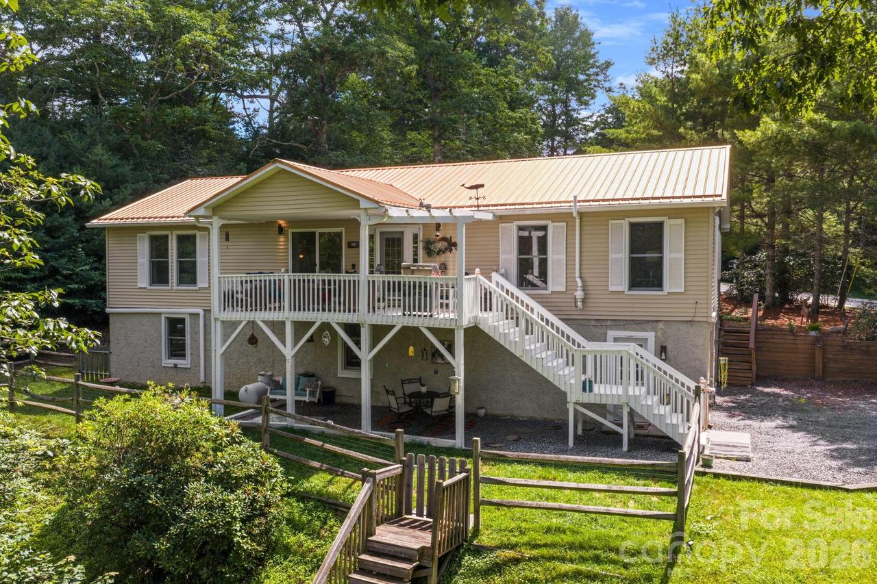 9081 Pittmans Gap Rd., Newland, NC 28657