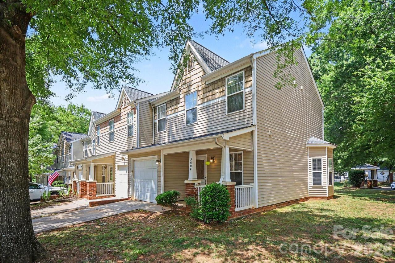 5604 Santeelah Ct., Charlotte, NC 28217