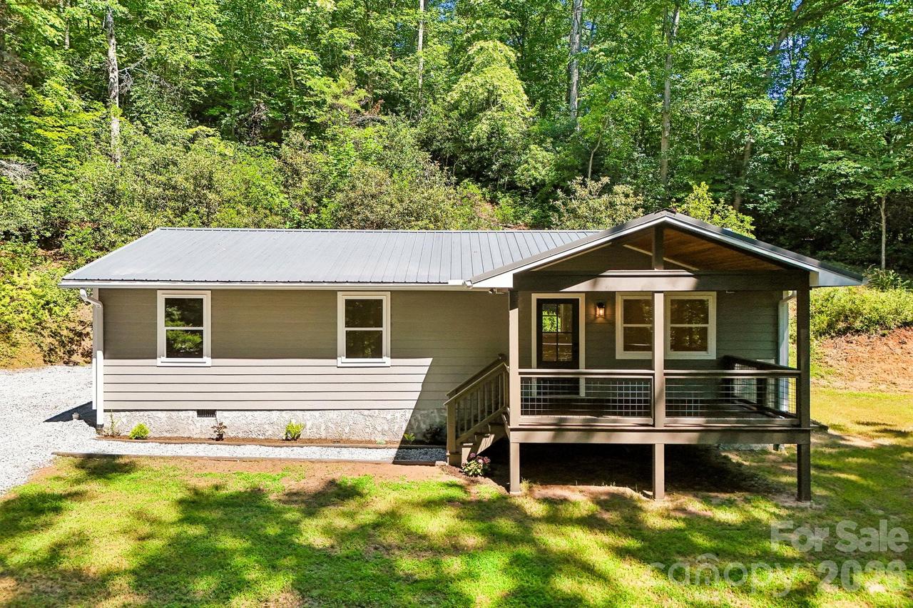 165 Westwood Dr., Brevard, NC 28712