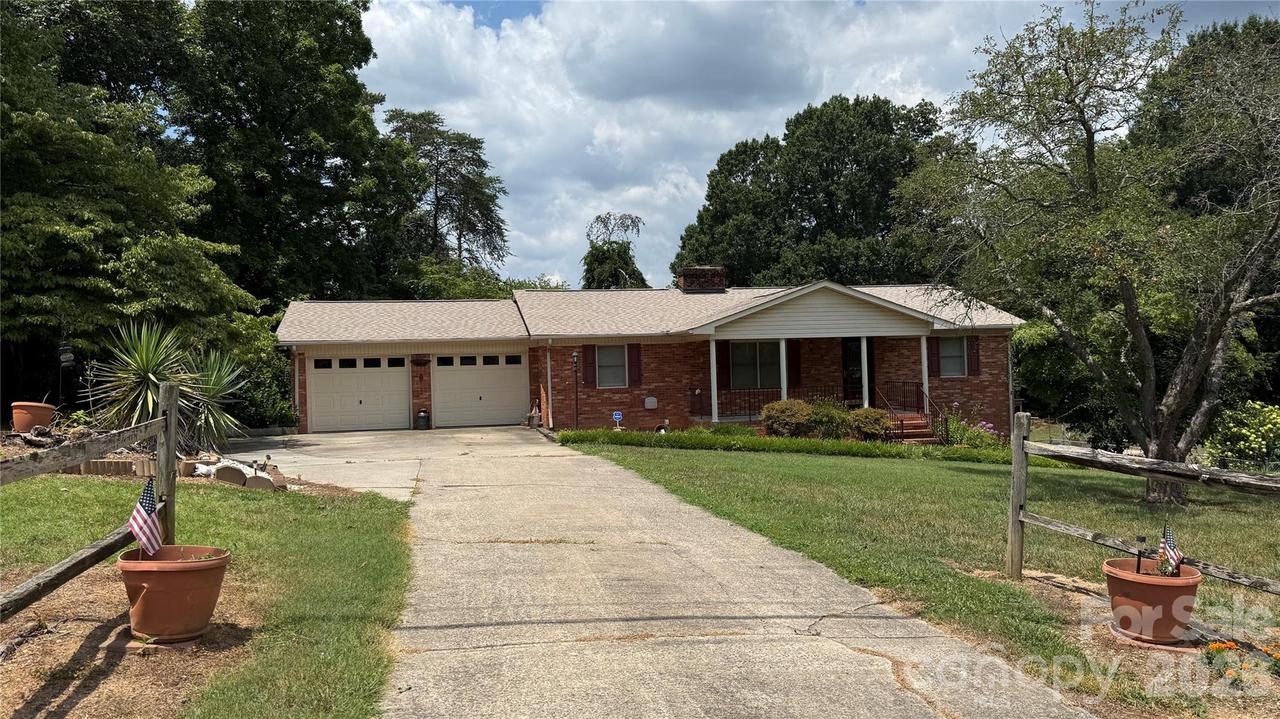 3858 Dover St., Claremont, NC 28610