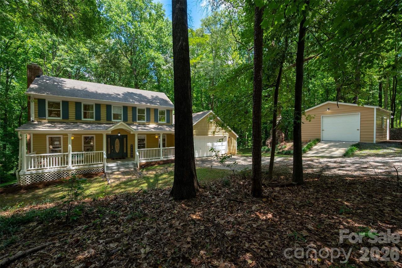 909 Woodland Forest Dr., Waxhaw, NC 28173