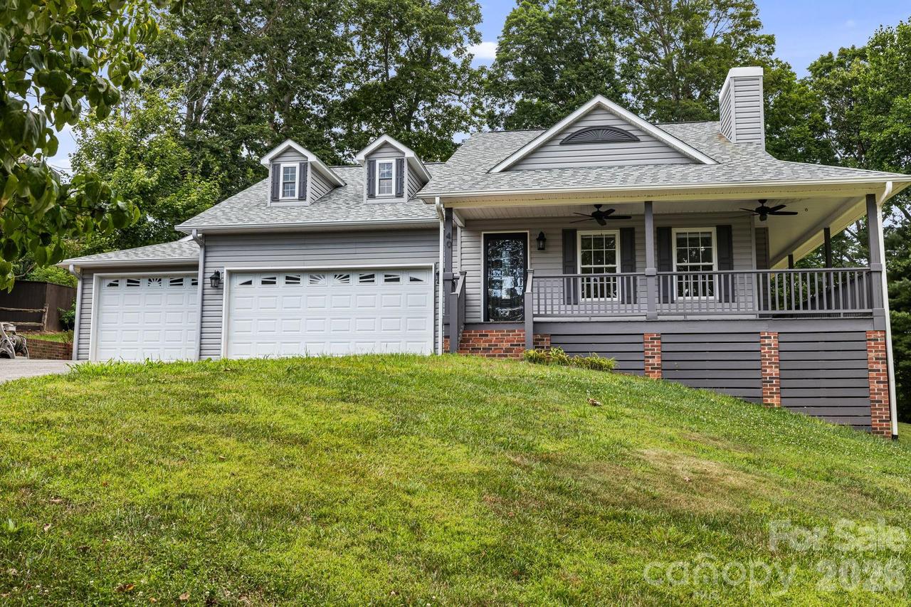 40 Brierfield Dr., Candler, NC 28715