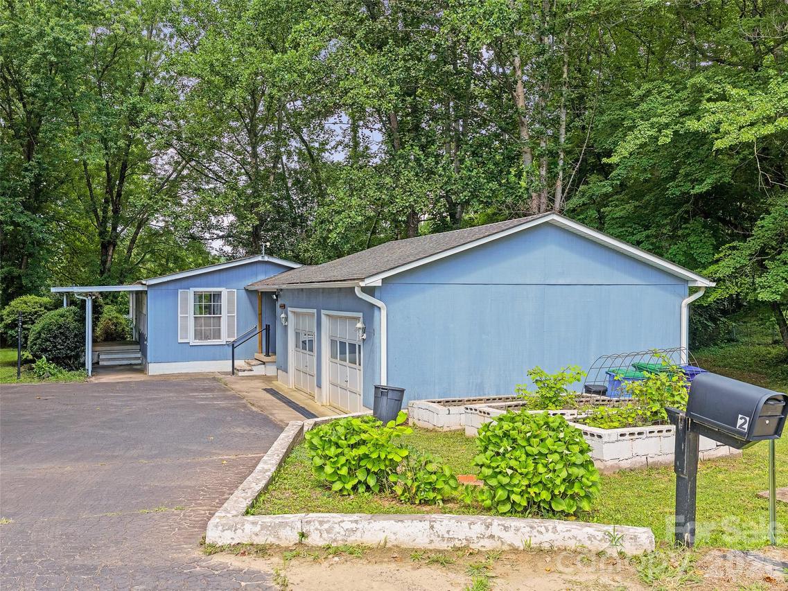 2 Lost Forest Dr., Candler, NC 28715
