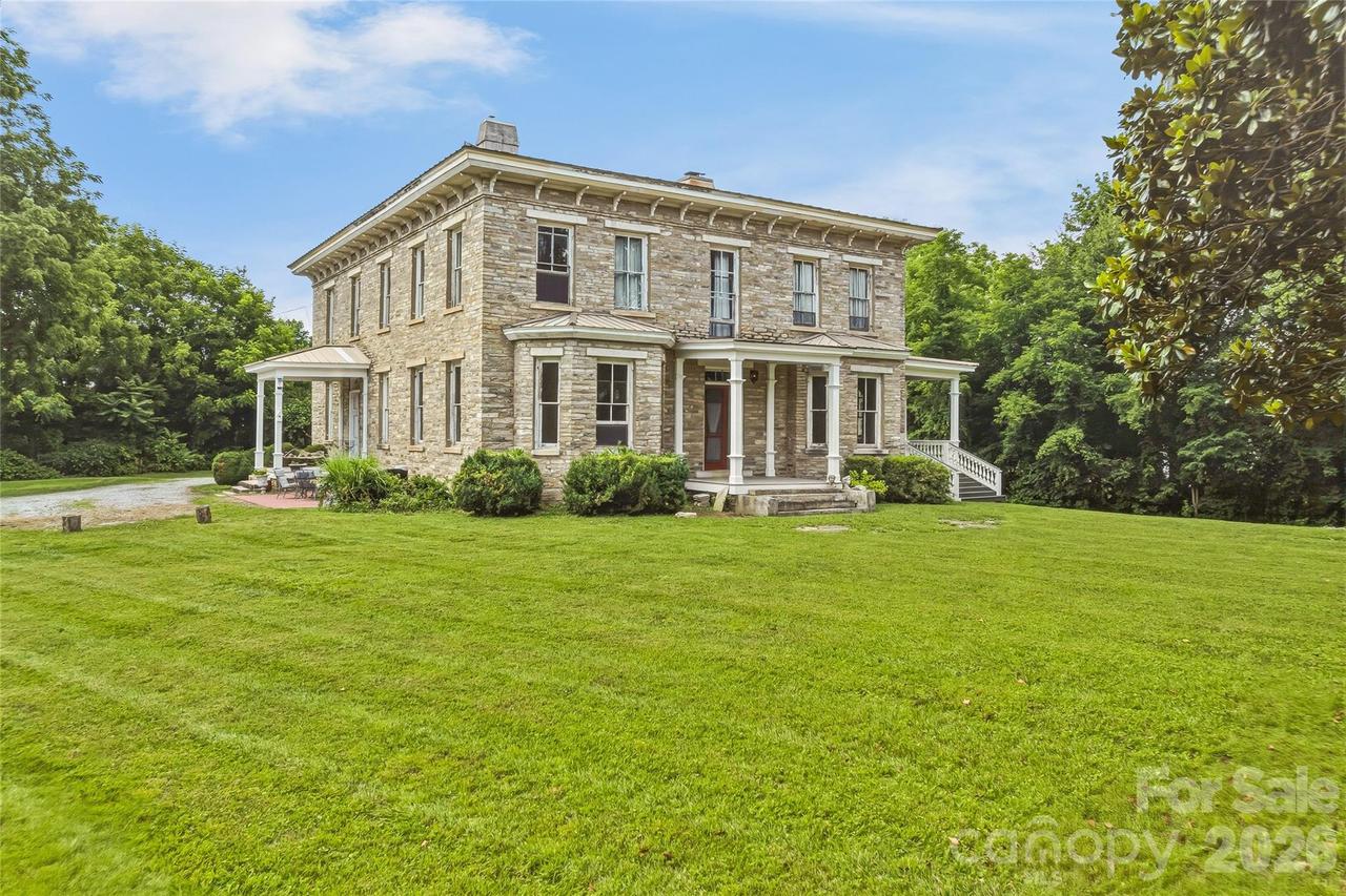 31 Meadows Blake House Ln., Fletcher, NC 28732