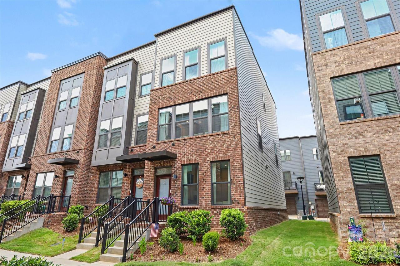 1018 Simcoe Ln., Charlotte, NC 28217
