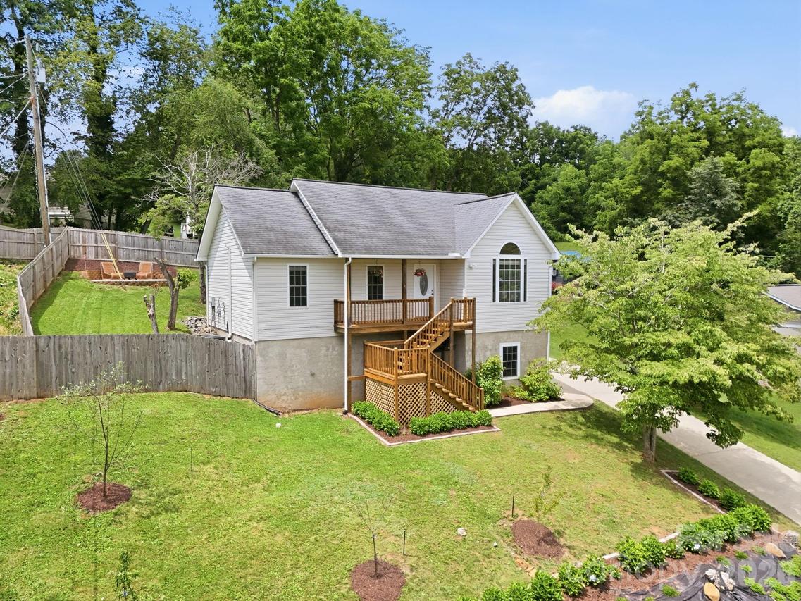 320 Meadowbrook Dr., Canton, NC 28716