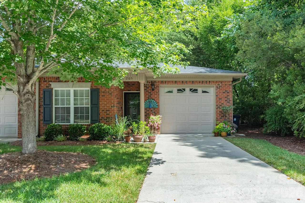 205 Chickadee Dr., Lexington, NC 27292