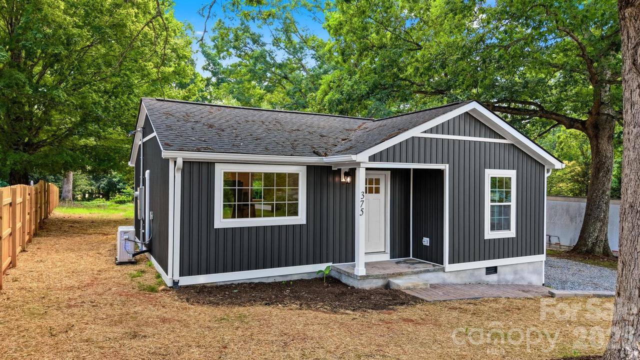 375 Shasta Ln., Lenoir, NC 28645