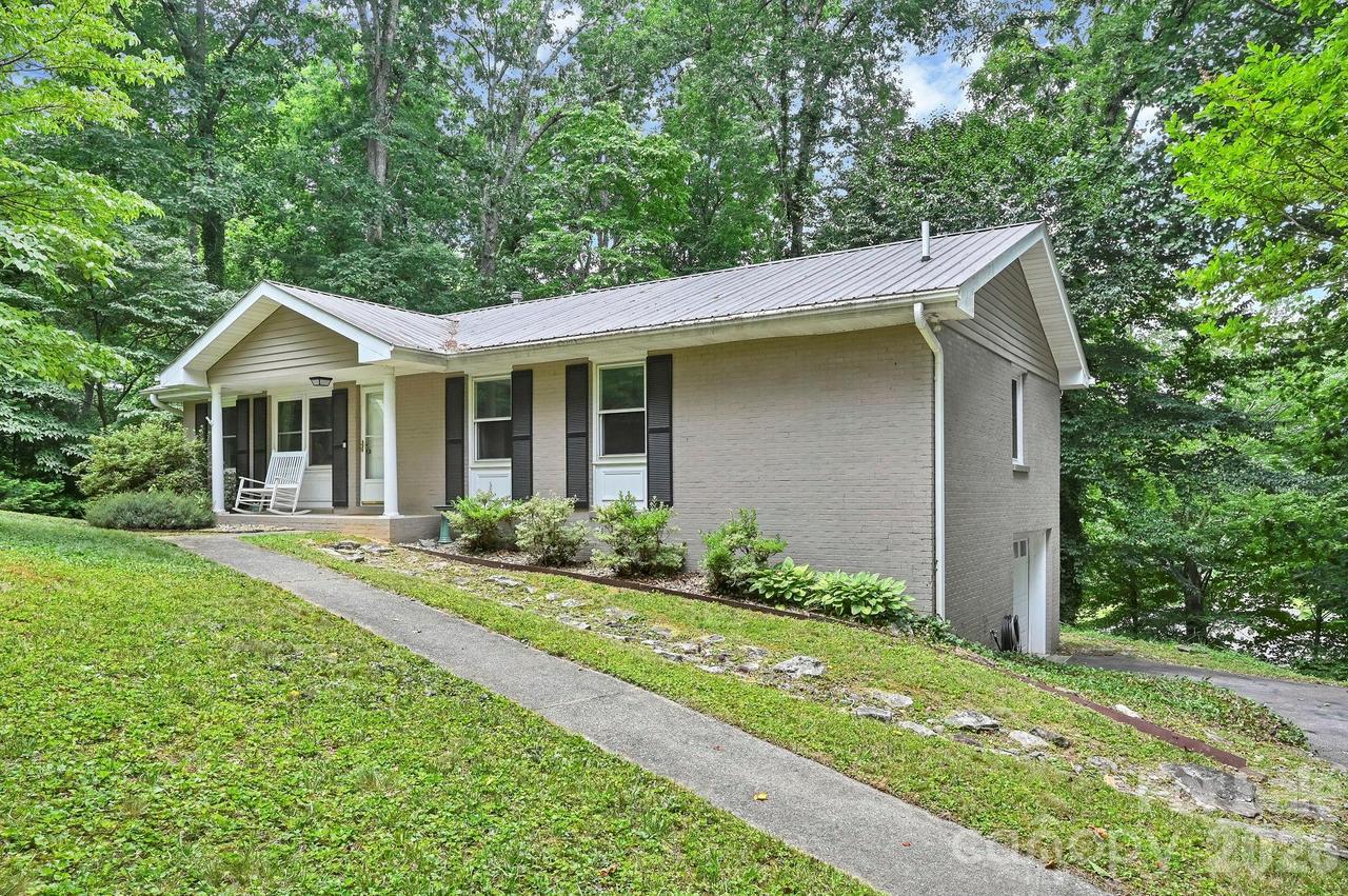 222 Timberlane Dr., Etowah, NC 28729
