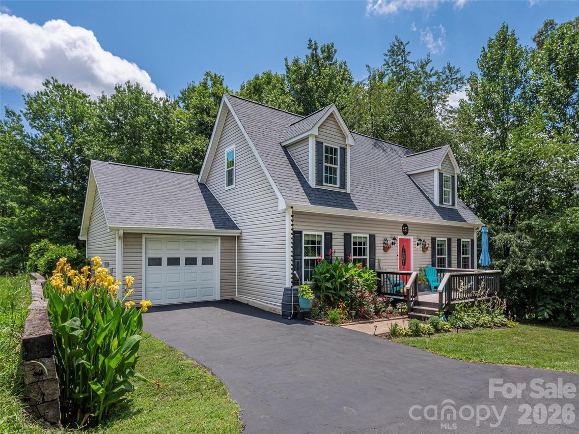 527 East St., Candler, NC 28715
