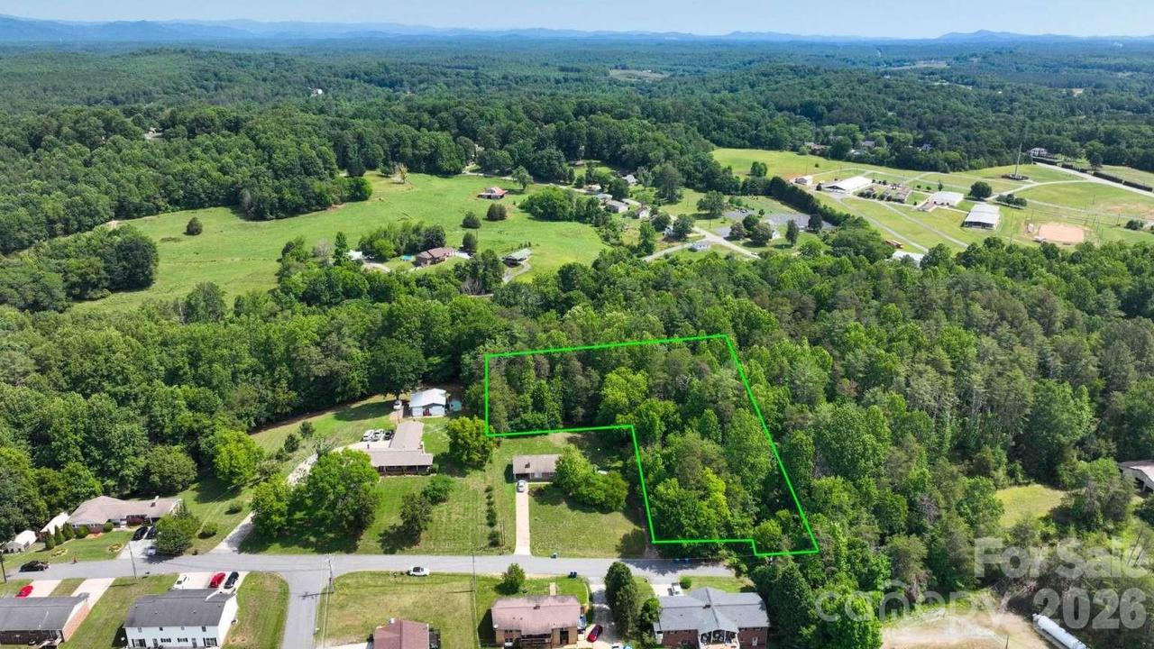 215 Charles Ave., Morganton, NC 28655