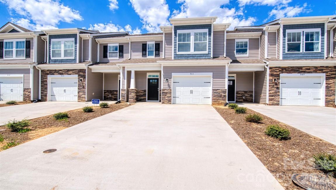 50 Creekview Rd., Hendersonville, NC 28792